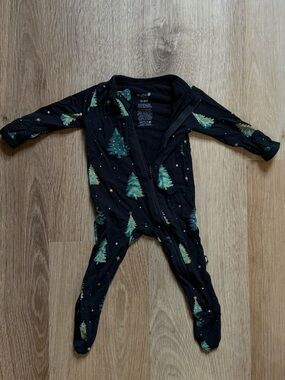Kyte BABY Black Footed One-Piece with Green Tree Print